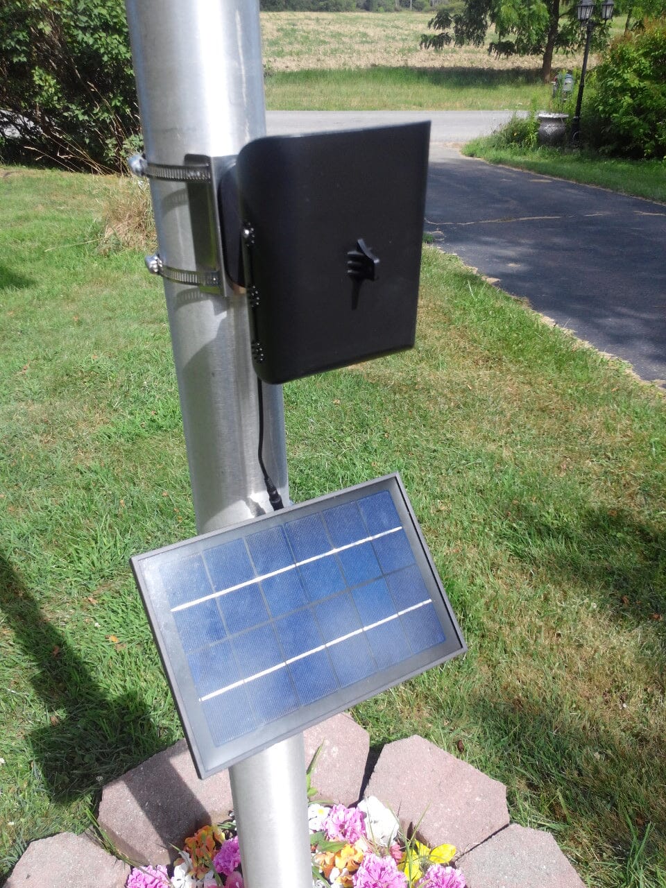 Professional Grade Solar Flagpole Light